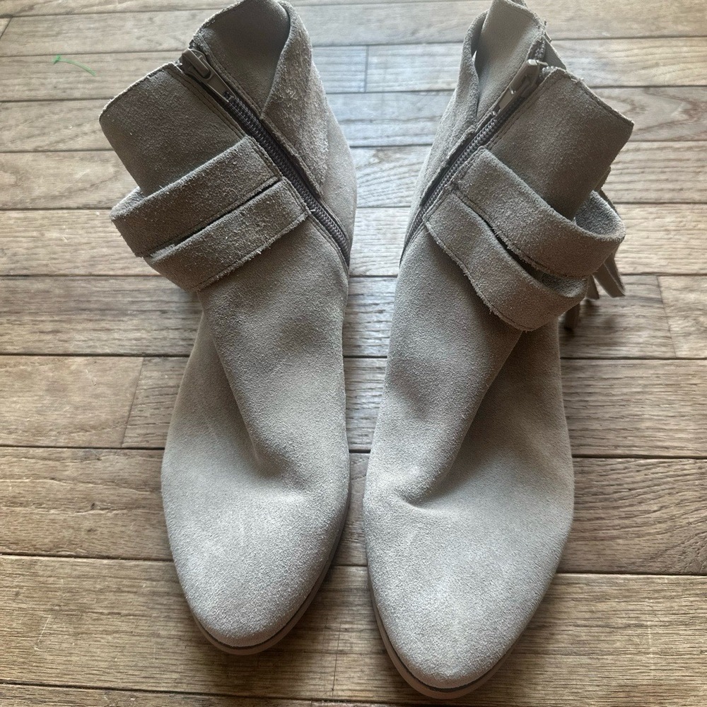 Guess Boots Ankle Suede Fringe Size 10 Beige Block Heel Western Chic - Picture 4 of 11